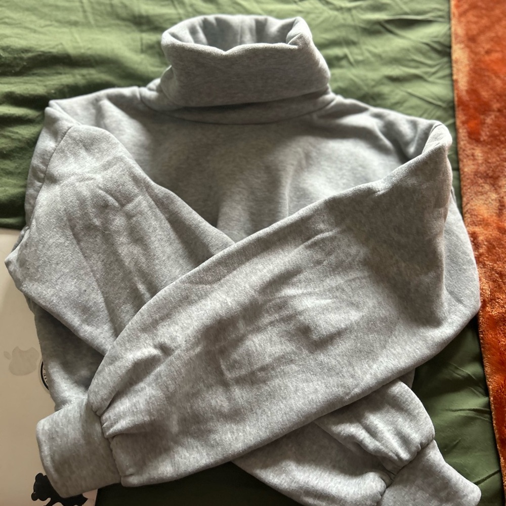 Pretty Little thing Crop Top Sweater